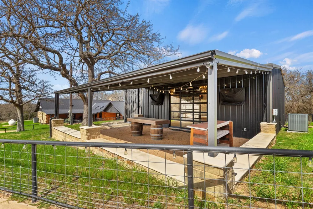 2194 Fm 2382 St Jo, TX 76265