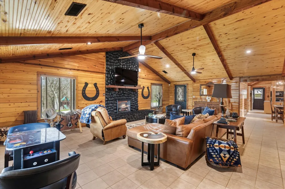 2194 Fm 2382 St Jo, TX 76265