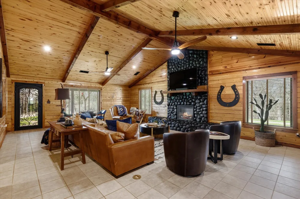 2194 Fm 2382 St Jo, TX 76265