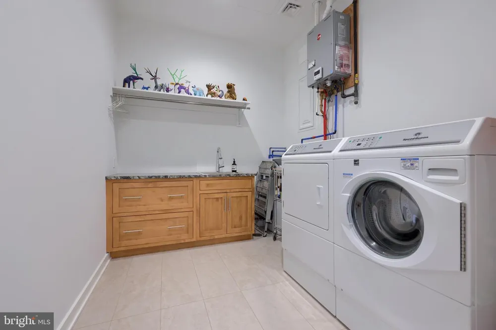 101 QUEEN STREET #404 Lancaster, PA 17603