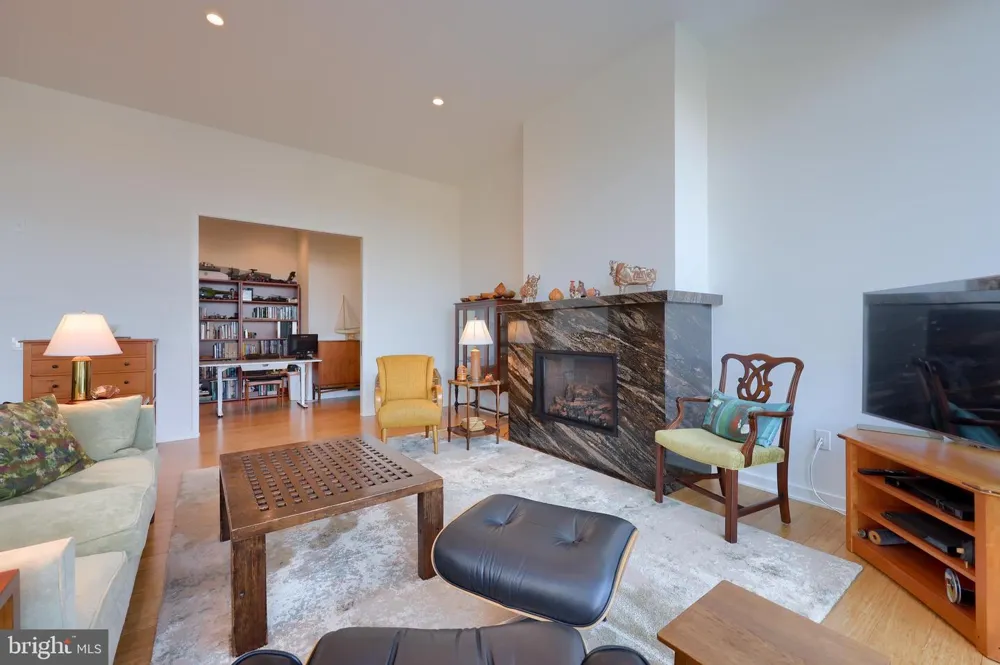 101 QUEEN STREET #404 Lancaster, PA 17603