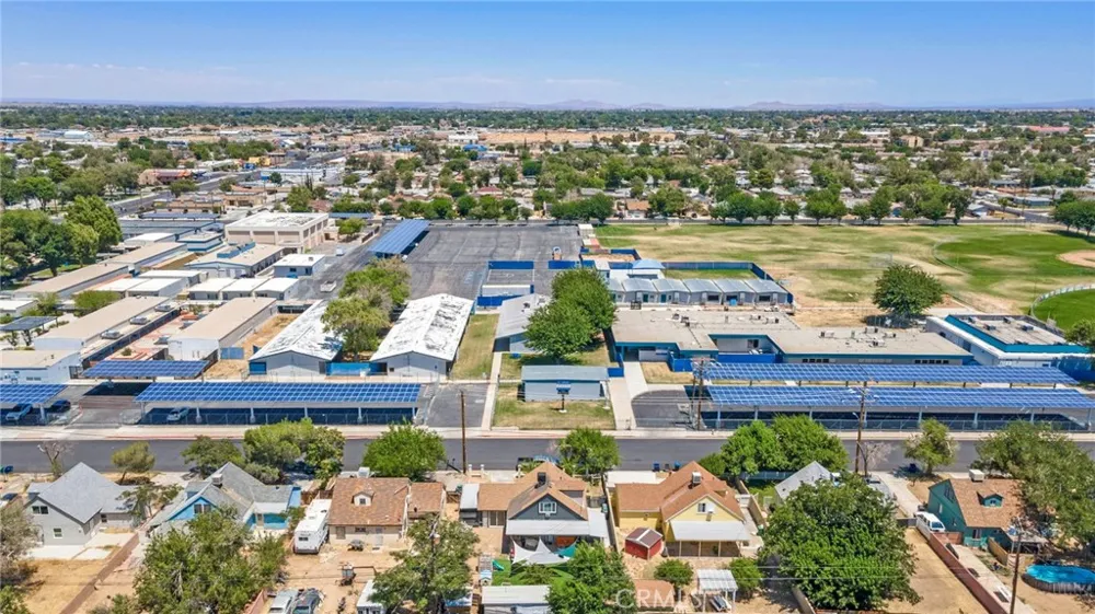 44309 Hardwood Avenue Lancaster, CA 93534