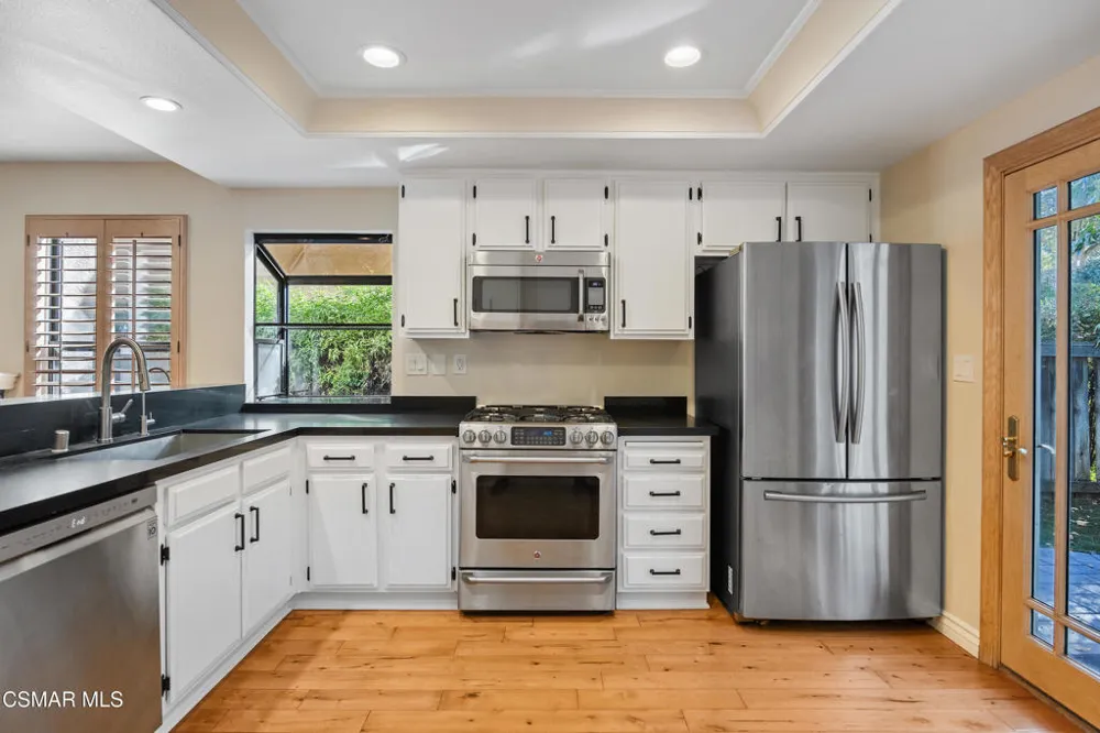 3831 Cottonwood Grove Trail Calabasas, CA 91301