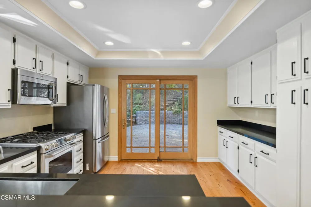 3831 Cottonwood Grove Trail Calabasas, CA 91301
