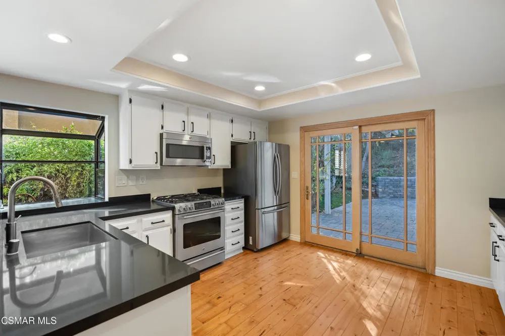 3831 Cottonwood Grove Trail Calabasas, CA 91301