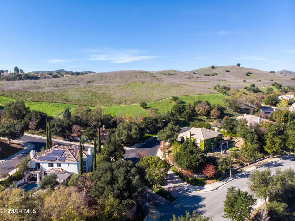 3831 Cottonwood Grove Trail Calabasas, CA 91301
