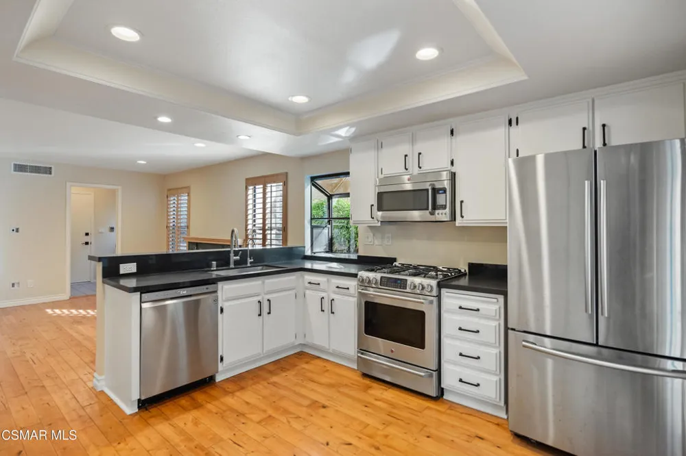 3831 Cottonwood Grove Trail Calabasas, CA 91301