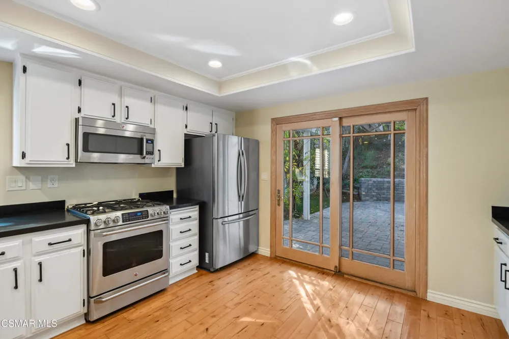 3831 Cottonwood Grove Trail Calabasas, CA 91301