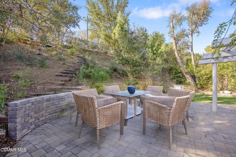 3831 Cottonwood Grove Trail Calabasas, CA 91301
