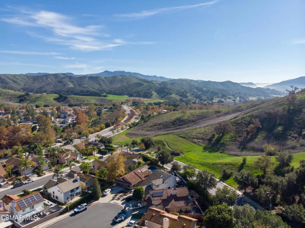 3831 Cottonwood Grove Trail Calabasas, CA 91301