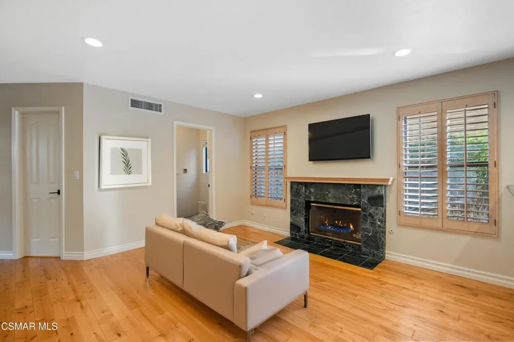 3831 Cottonwood Grove Trail Calabasas, CA 91301