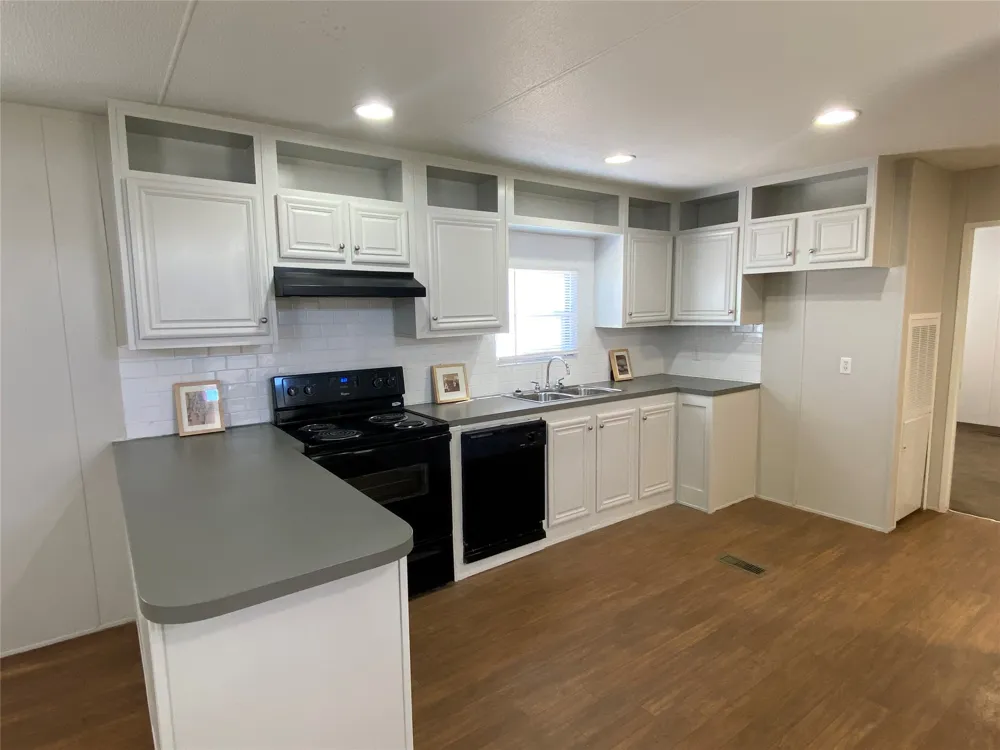 930 County Road 224 Florence, TX 76527