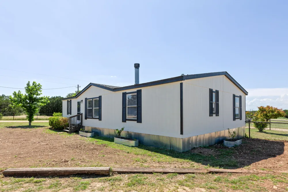 930 County Road 224 Florence, TX 76527