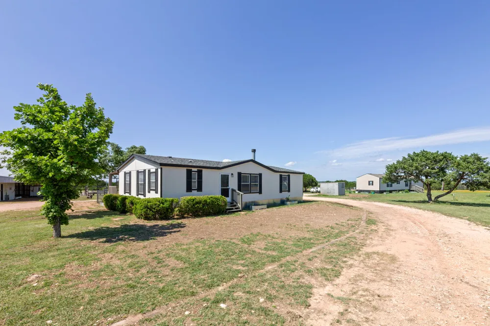 930 County Road 224 Florence, TX 76527
