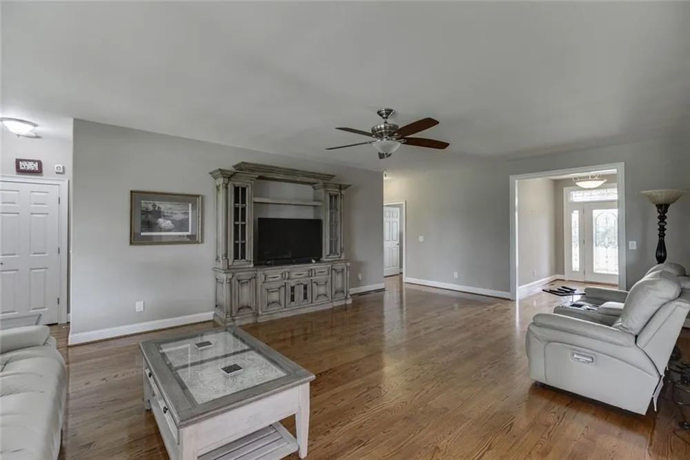 563 Martin Road Talmo, GA 30575