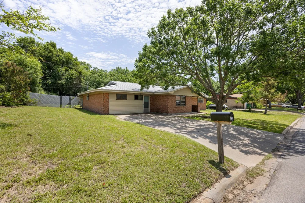 575 Charlotte Avenue Stephenville, TX 76401