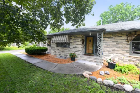 5004 Yvonne Terrace