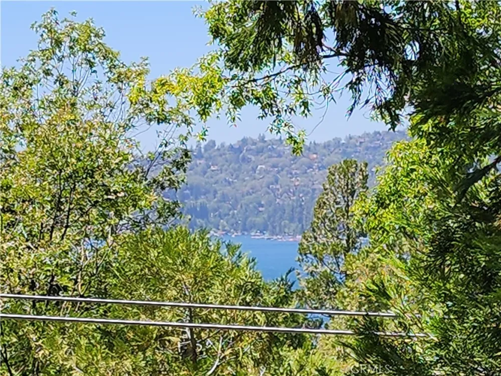 334 Highland Drive Lake Arrowhead, CA 92352