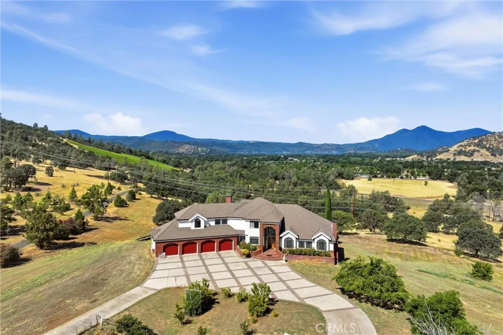 2511 State Highway 53 Clearlake, CA 95422