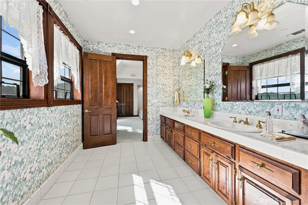 2511 State Highway 53 Clearlake, CA 95422
