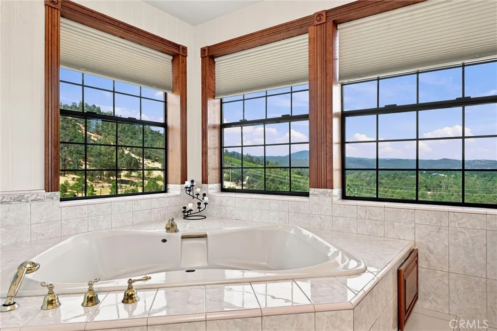 2511 State Highway 53 Clearlake, CA 95422