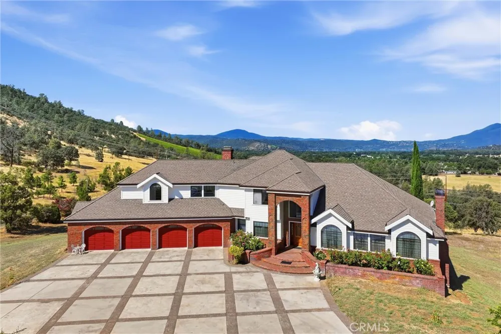 2511 State Highway 53 Clearlake, CA 95422