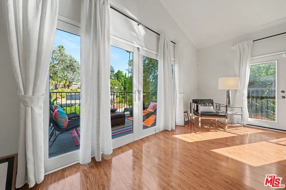 2655 Saxon Drive Los Angeles, CA 90065
