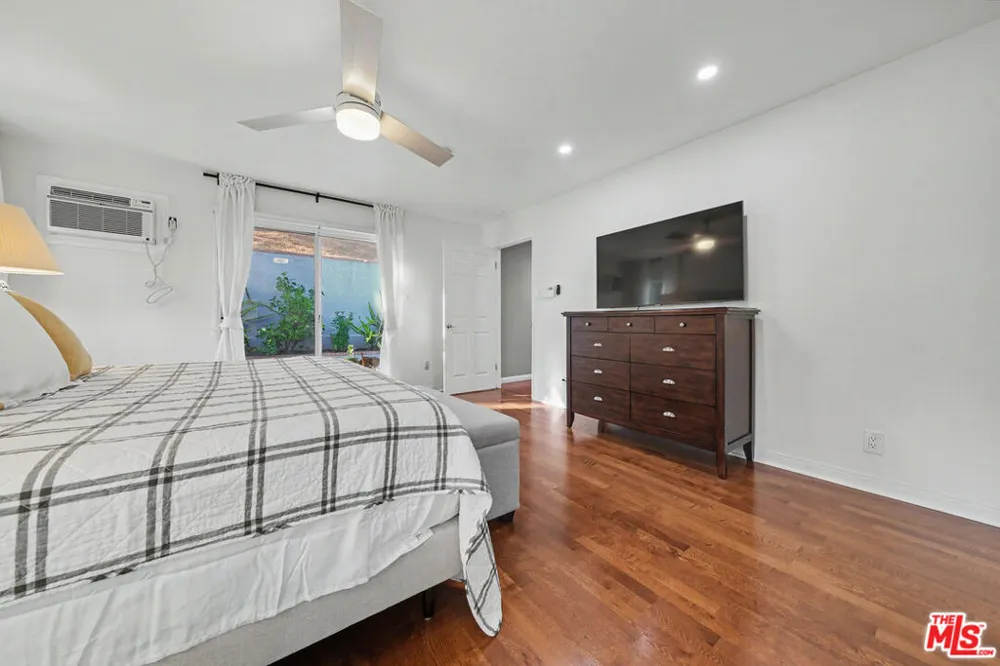 2655 Saxon Drive Los Angeles, CA 90065