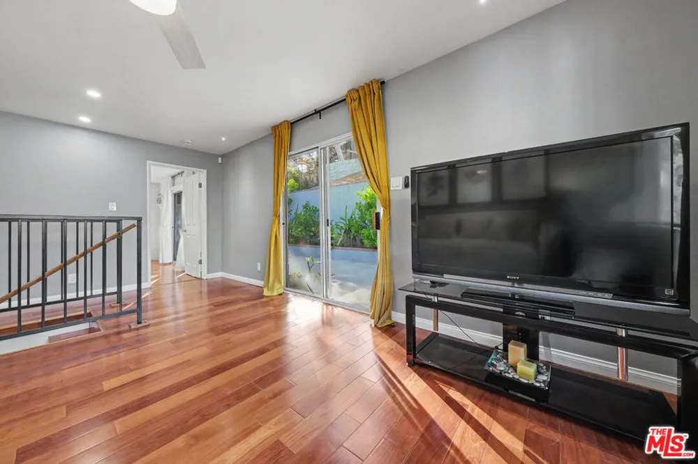 2655 Saxon Drive Los Angeles, CA 90065