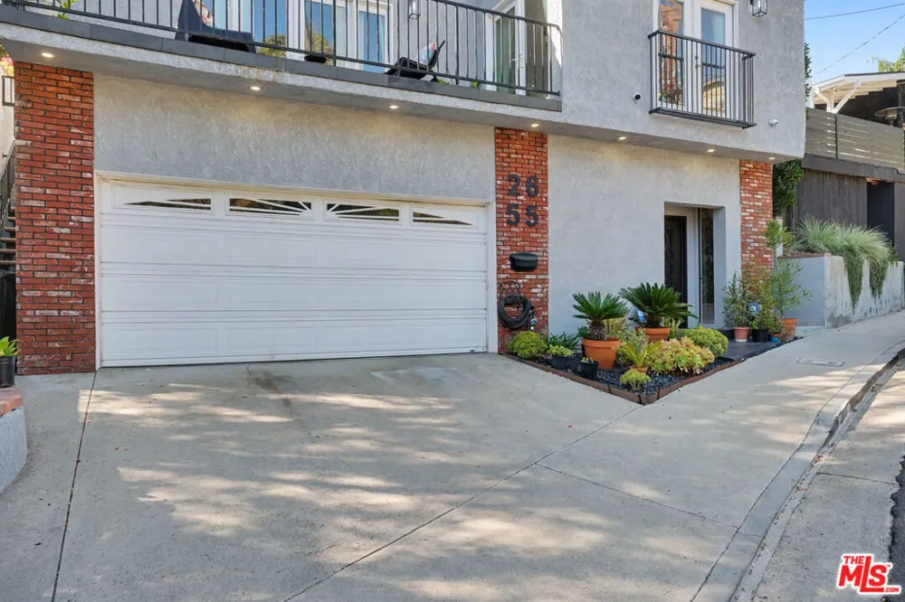 2655 Saxon Drive Los Angeles, CA 90065