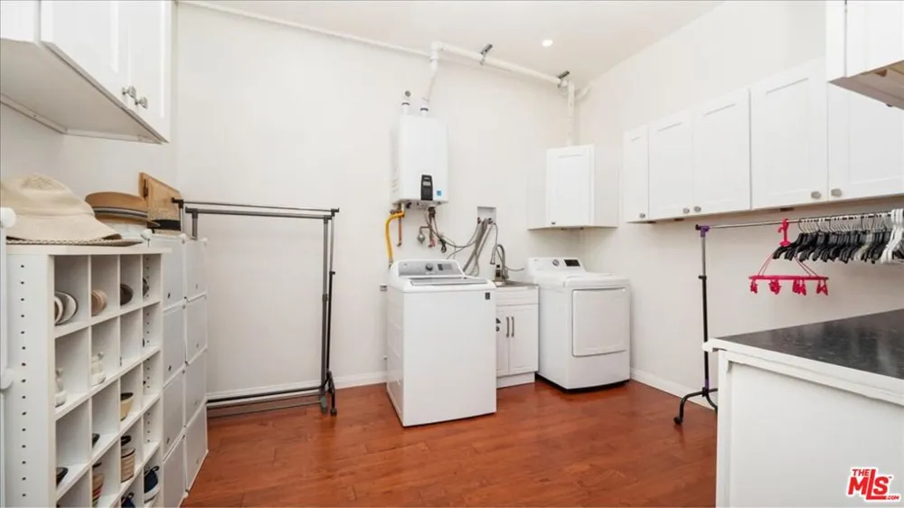 2655 Saxon Drive Los Angeles, CA 90065