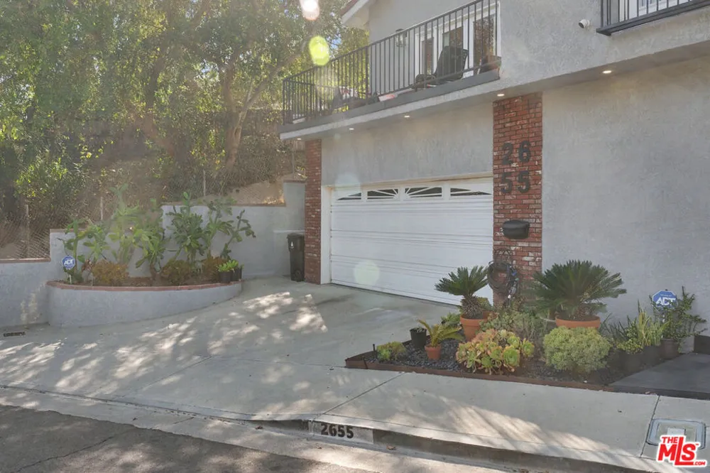 2655 Saxon Drive Los Angeles, CA 90065