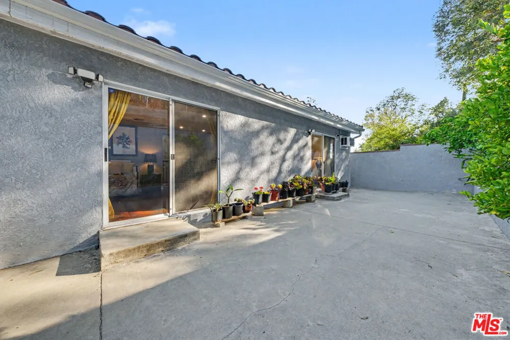 2655 Saxon Drive Los Angeles, CA 90065