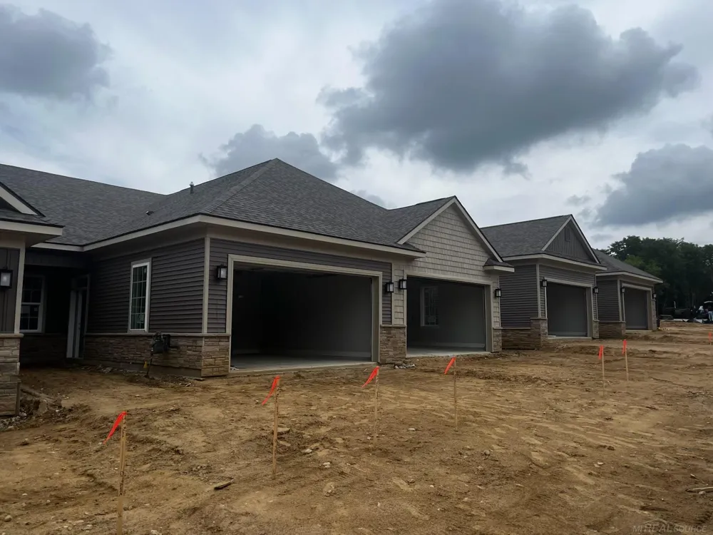 8518 West Valley Drive White Lake Charter Township, MI 48383