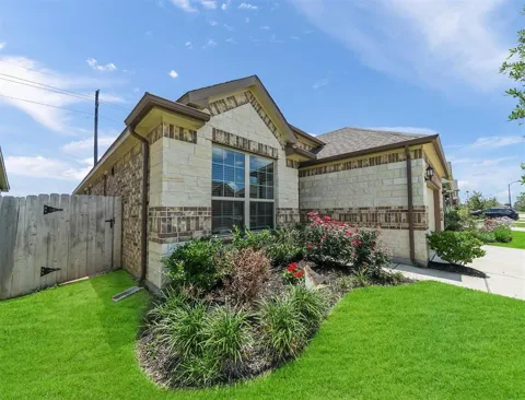 5030 Rue Dela Croix Drive