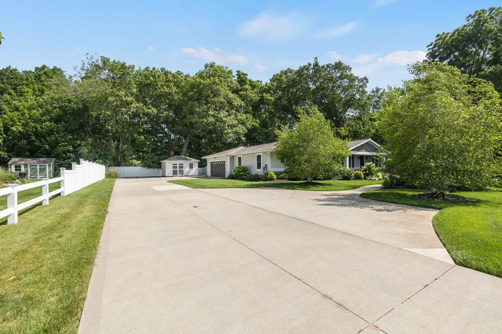 648 Francis Street Saugatuck, MI 49453