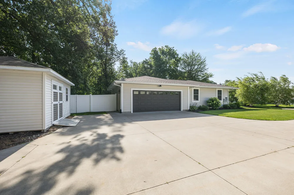 648 Francis Street Saugatuck, MI 49453