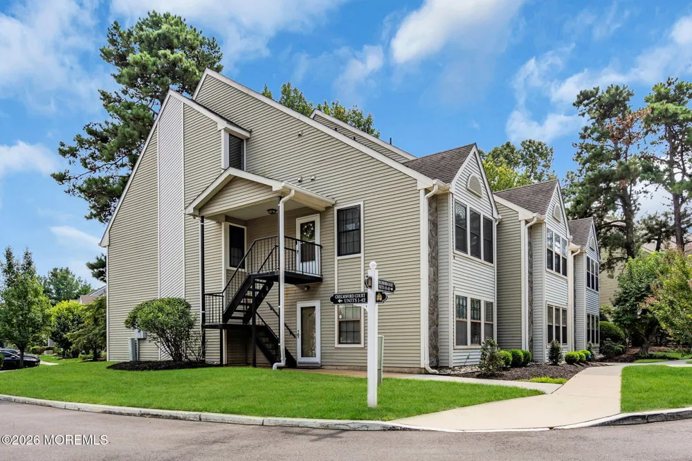 47 Chelmsford Court Marlton, NJ 08053
