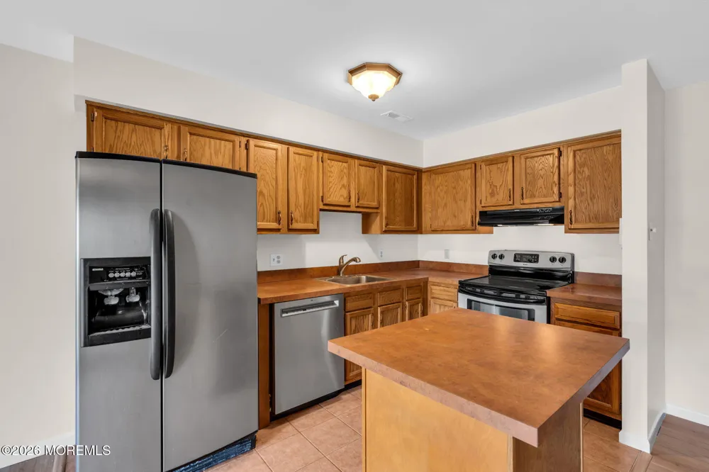 47 Chelmsford Court Marlton, NJ 08053