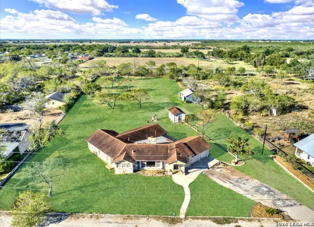600 S STORTS ST Poth, TX 78147