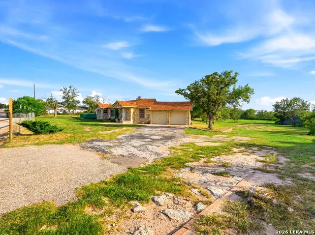 600 S STORTS ST Poth, TX 78147