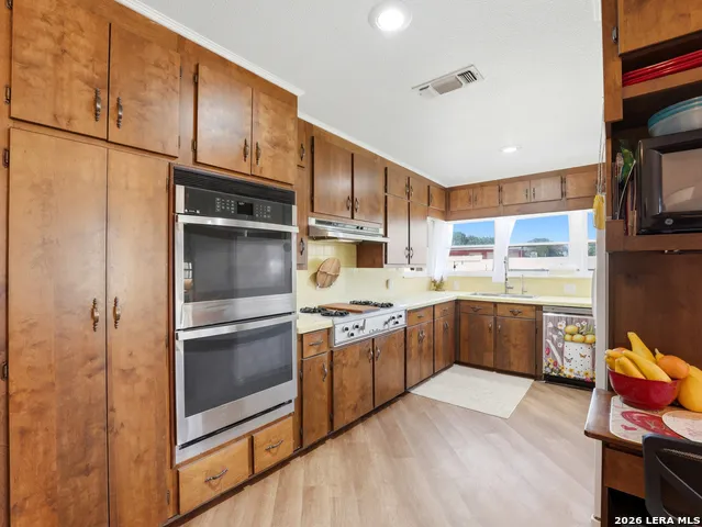 600 S STORTS ST Poth, TX 78147