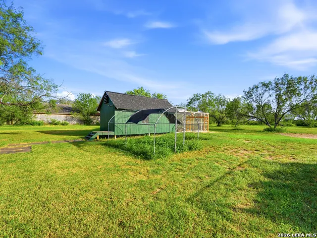 600 S STORTS ST Poth, TX 78147