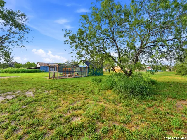 600 S STORTS ST Poth, TX 78147
