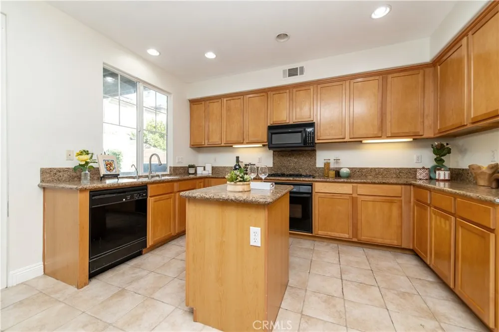 13569 Goldmedal Chino, CA 91710