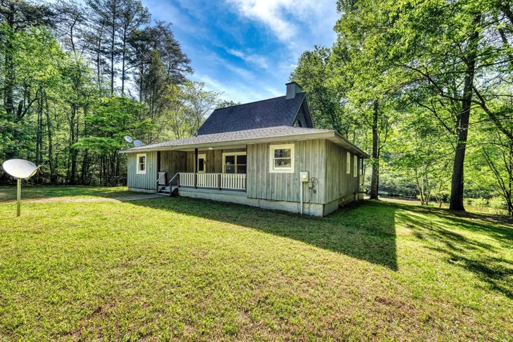 1493 Greasy Creek Road Brasstown, NC 28902