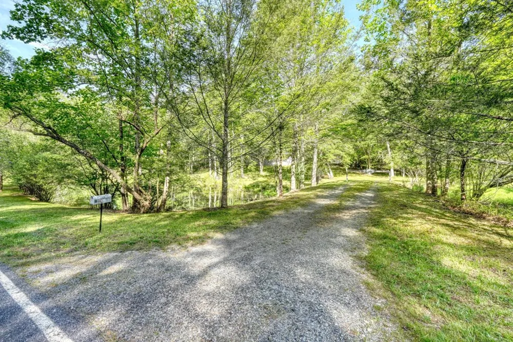 1493 Greasy Creek Road Brasstown, NC 28902