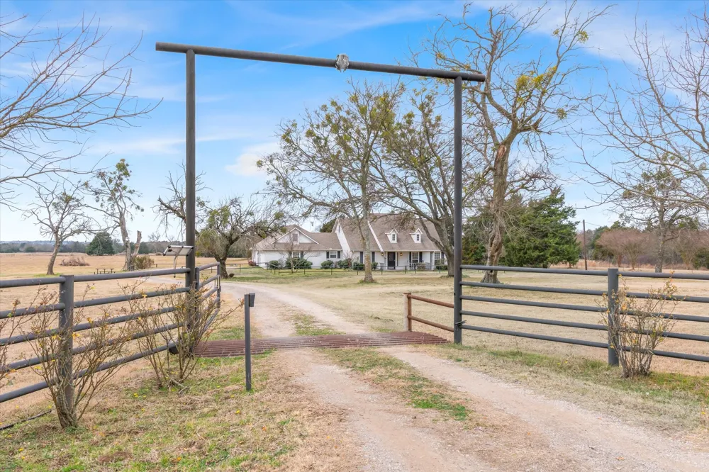 9111 County Road 313 Terrell, TX 75161