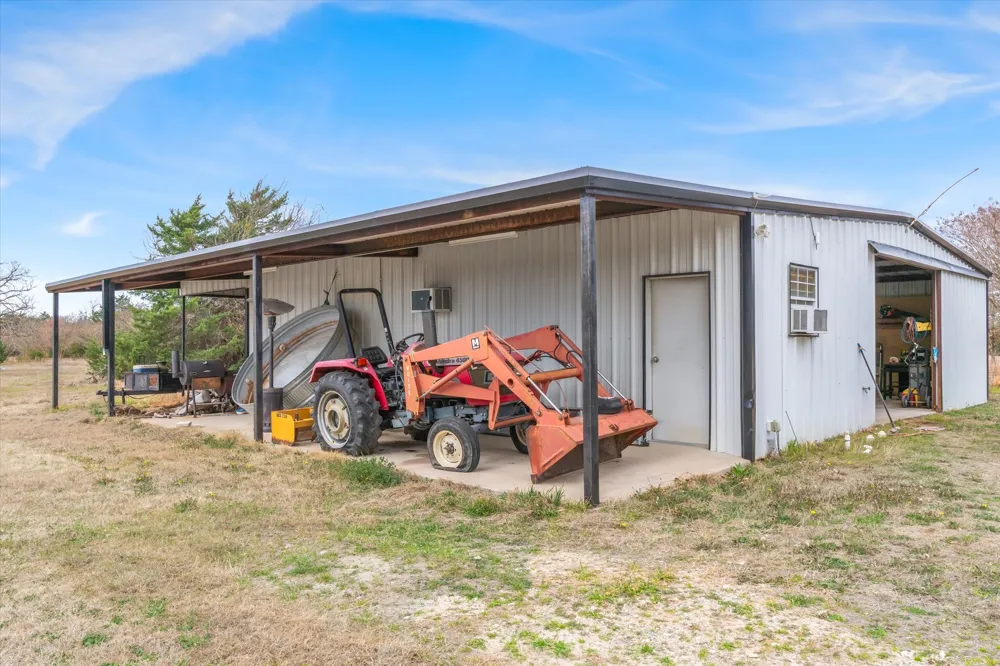 9111 County Road 313 Terrell, TX 75161