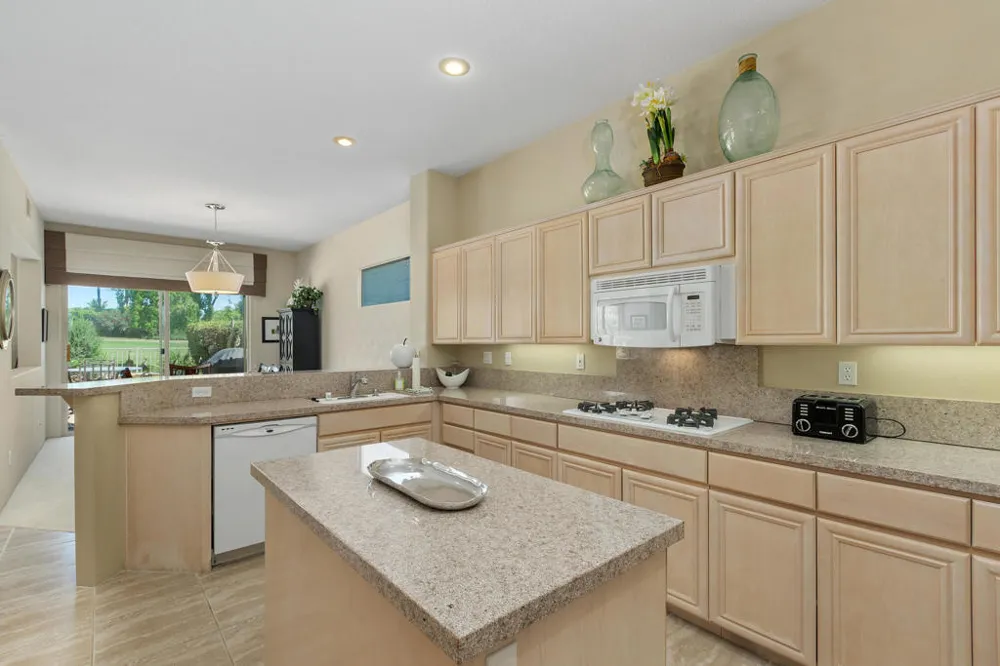 99 Kavenish Drive Rancho Mirage, CA 92270